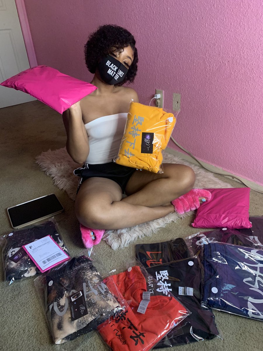 Kaetheonee's tweet photo. 2 years from now I’ll have my own store 🤞🏾🧵 https://t.co/dhuFew89gD