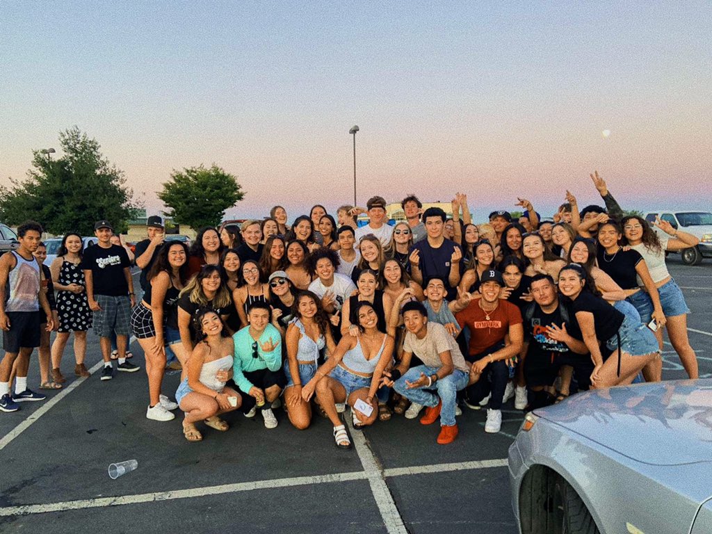 bellafuentes20's tweet image. I did it mama! Thank you for all the memories I love you all forever ❤️ #Classof2020