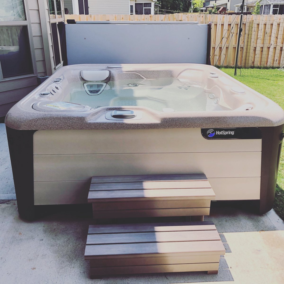JackOliversPool's tweet image. Nothing like starting a Friday with a hot tub delivery! These great folks in Lexington will be enjoying their Sovereign by @HotSpringSpas for a long time! #everydaymadebetter #jackoliverpools