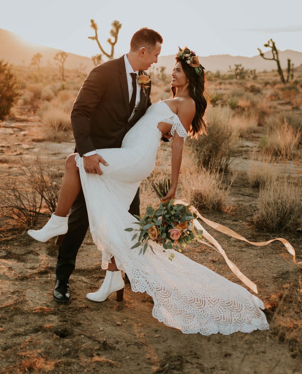 Graceloveslace's tweet photo. She was the kind of woman you'd go to war beside. The type of woman you'd marry​.⁠
⁠
#GLLBride Zo'e wears the PALOMA Gown.⁠
⁠⠀⁠⠀⁠
Photos by: @carrierogersphotography⁠
⁠⠀⁠
#GraceLovesLace #TheUniqueBride #GraceLovesLaceBride #WeddingDress #Engaged #WeddingPhotography https://t.co/U2pFgup3rf
