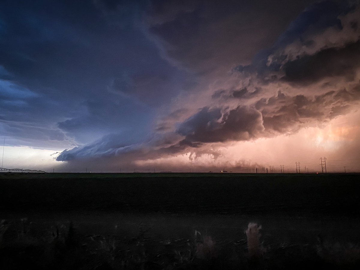 AbraJakstas's tweet photo. The Harvest! Thank goodness for rain in the #txpanhandle #flooding #hail #soakingrain #panhandlemagic #june #severewx #supercells #summer https://t.co/dL0kgudhkN