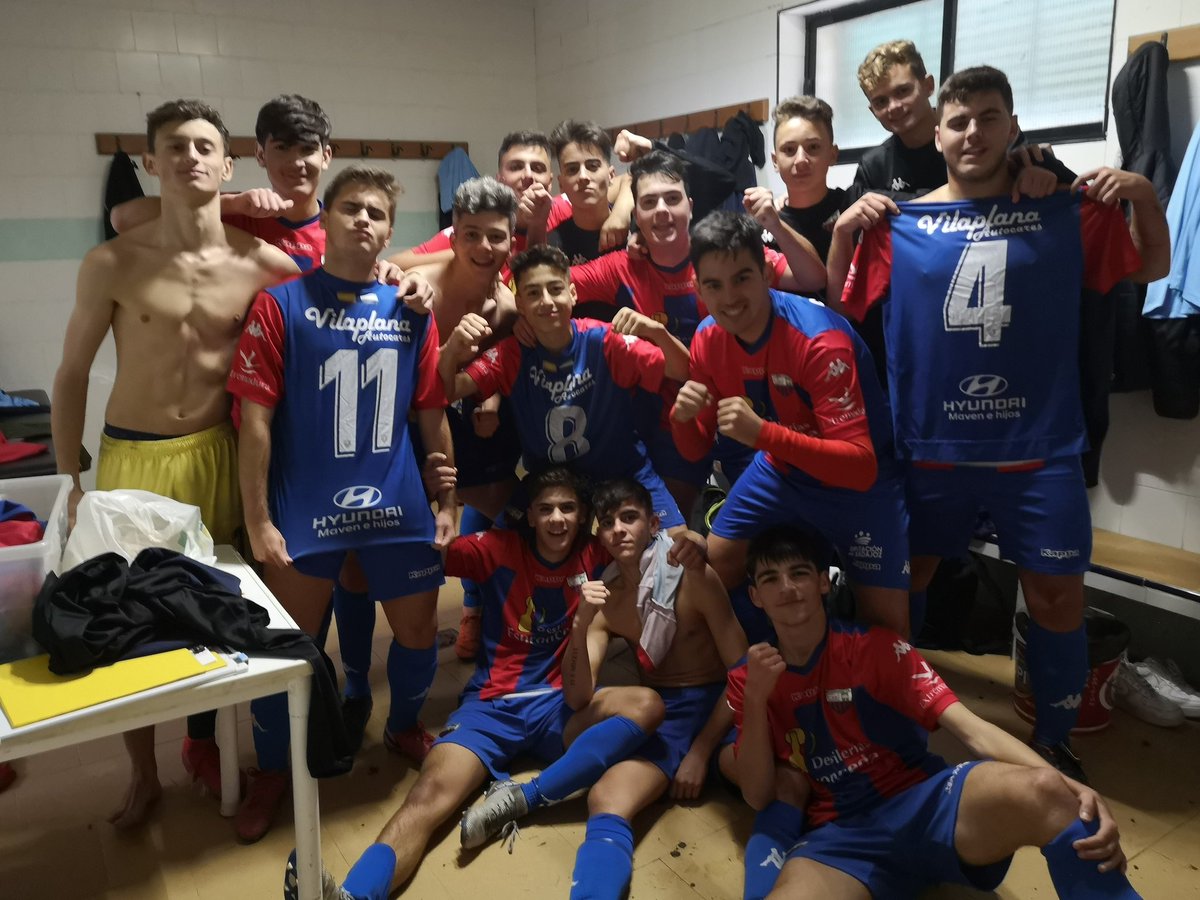 OSCUMU's tweet photo. Bueno chicos aqui acabo esta temporada, he sufrido, he llorado, me he reido y sobre todo he pasado un año con vosotros donde he aprendido muchisimo.... Al final os quiero y tenemos que celebrar la permanencia un abrazo https://t.co/tktojandft