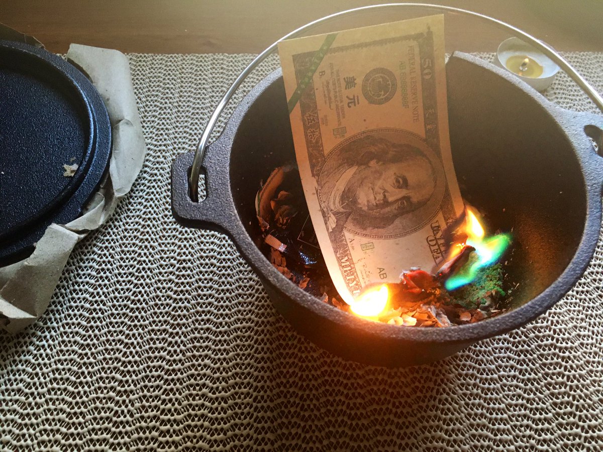 DivineNightRose's tweet image. I got that ancestor money ✌🏾🙏🏾💸. My first attempt at this ritual. #ancestormonwy #hellnote #heavenmoney #spell #ritual