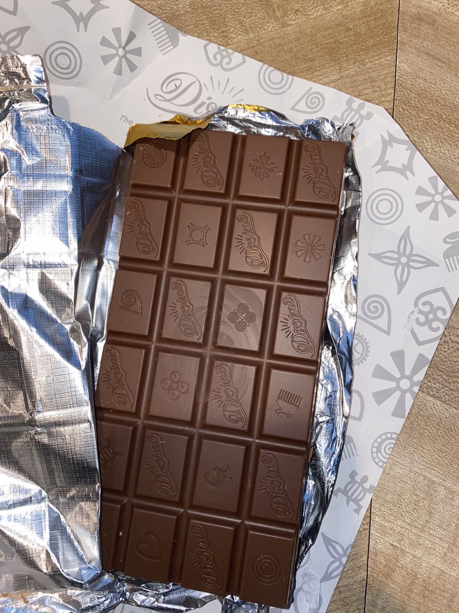 darealjaymz's tweet photo. Just bought this chocolate and realized a group of Ghanaian cocoa farmers own 44% of the company that makes it. 🇬🇭🇬🇭🇬🇭 https://t.co/5NukebSga2