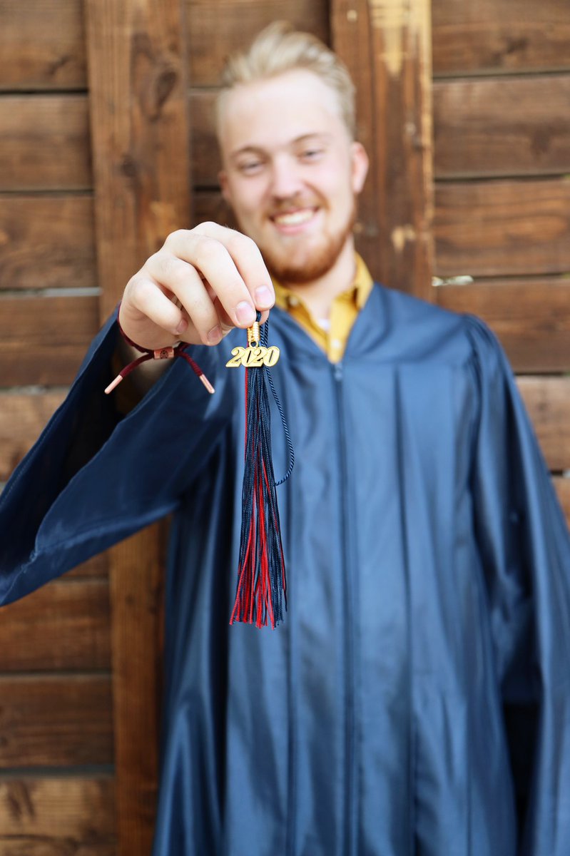 CressmanThad's tweet photo. @GoldenKnights @playAGS Hey @GoldenKnights and @playAGS I just graduated for American Preparatory Academy. Thanks for the opportunity! #GoldenGrad https://t.co/iEBaJt4DSI