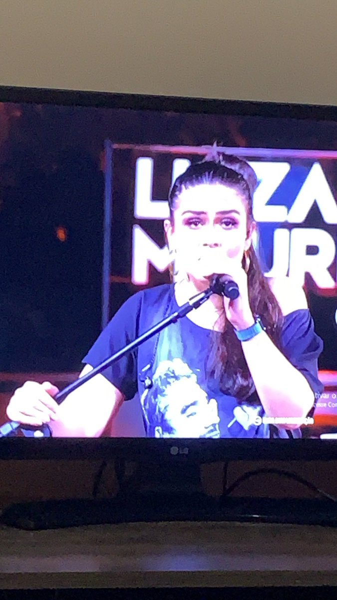 Tomando uma Brahma Duplo malte gelada e assintindo a live de <a href="/luizaemaurilio_/">PARA EM MIM DE NOVO!</a>, com uma belíssima homenagem ao <a href="/gabrieldiniz/">Gabriel Diniz</a> na blusa.
#LeMBrahmaLive #BrahmaLive #LuizaeMaurilio