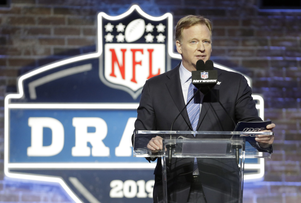 NFL Commissioner Roger Goodell Says “We Were Wrong” In How League Handled National Anthem Kneeling Protests dlvr.it/RY4fHm