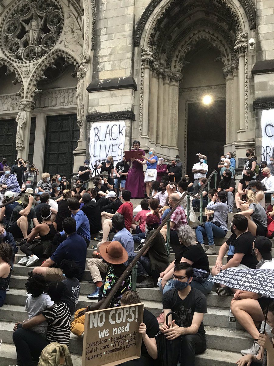StJohnDivineNYC's tweet photo. Prostest is also prayer 🙏 #blacklivesmatter #saytheirnames https://t.co/djB8er8A0N
