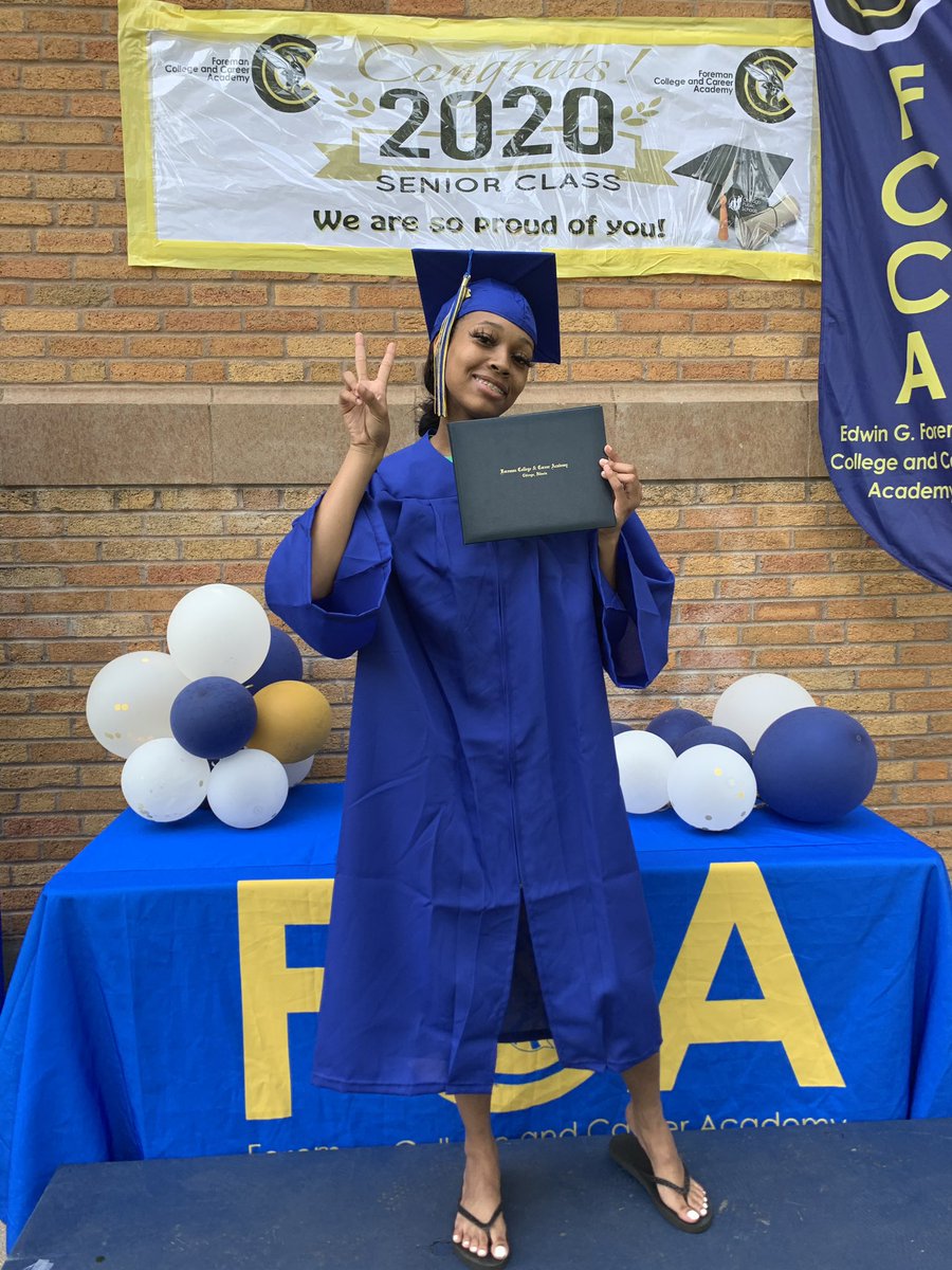 Mr_Escamilla1's tweet photo. What a great week of #ForemanPRIDE with several of our awesome teachers and staff helping make our #Classof2020’s material pick up days such a memorable experience @ForemanHS. Here’s a recap! Pt2. More on our website soon! https://t.co/Ob0KcjEWQ9