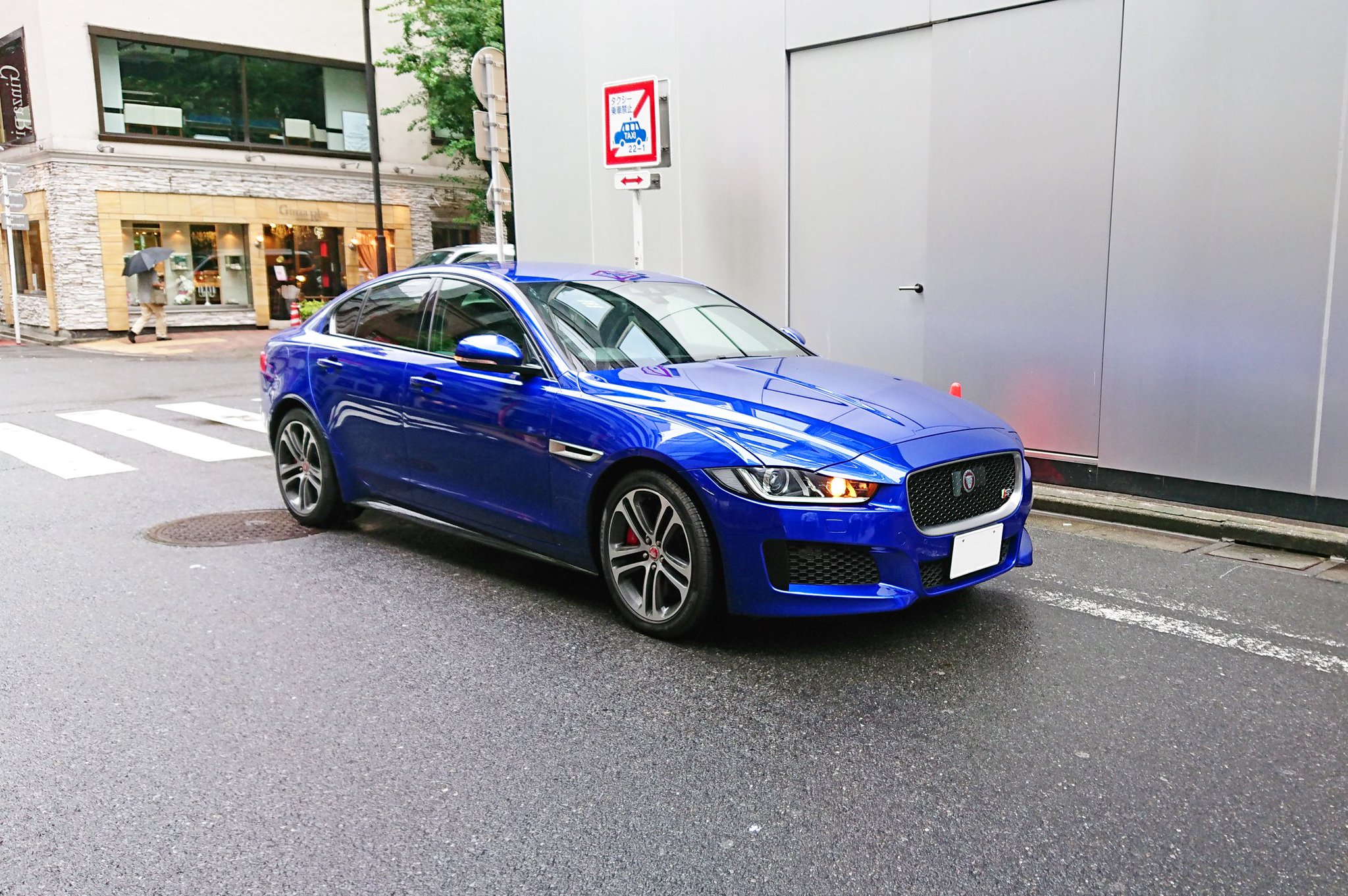 O Xrhsths くまジャガ Sto Twitter ここは銀座にある中古車の販売店さんです 2年前くらいの写真です ちょうどジャガー とコラボして試乗会を開催してて 青のxe Sを試乗させてもらいました O Xrhsths くまジャガ Sto Twitter ここは銀座にある中古車の販売店さんです 2年前くらいの写真です ちょうどジャガー とコラボして試乗会を開催してて 青のxe Sを試乗させてもらいました