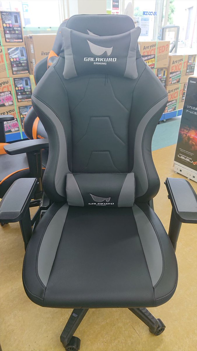 パソコン工房鹿児島店 入荷しました 問い合わせの多いgalakuro Gamingのゲーミングチェア1点入荷致しました 店頭で座り心地も試していただけます パソコン工房 Galakuro ゲーミング