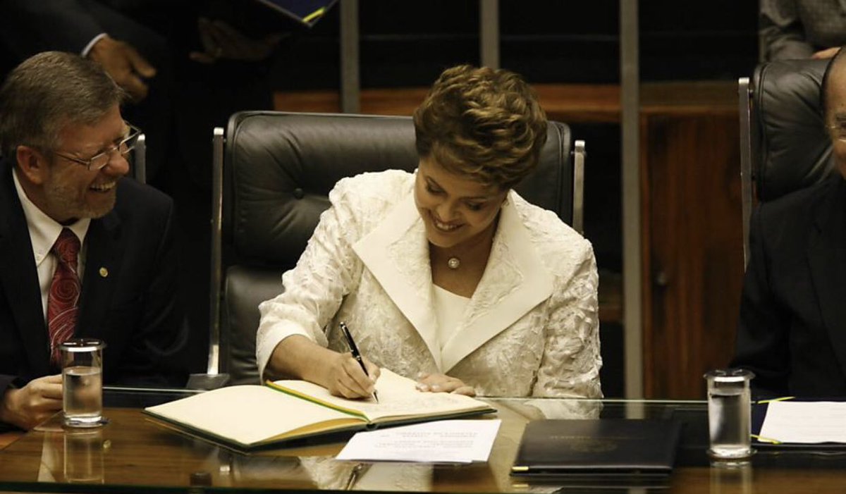 detremura's tweet photo. Querido diário
Hoje foi o dia em que o Trump jantou o biroliro https://t.co/j1CObsupiZ