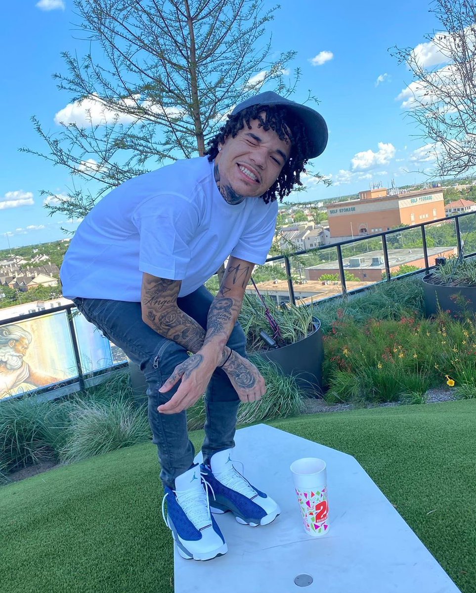cloambitious_'s tweet photo. Thuggin n druggin all in public😈 https://t.co/yYrRJk0op6