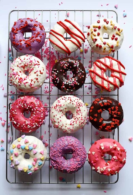 LADStaging's tweet photo. Happy #nationaldonutday ! 🍩 Tell us what's your favorite donut?
#laurenashleydesigns #laurenashleystaging #nationaldoughnutday https://t.co/6reHxMEtOQ