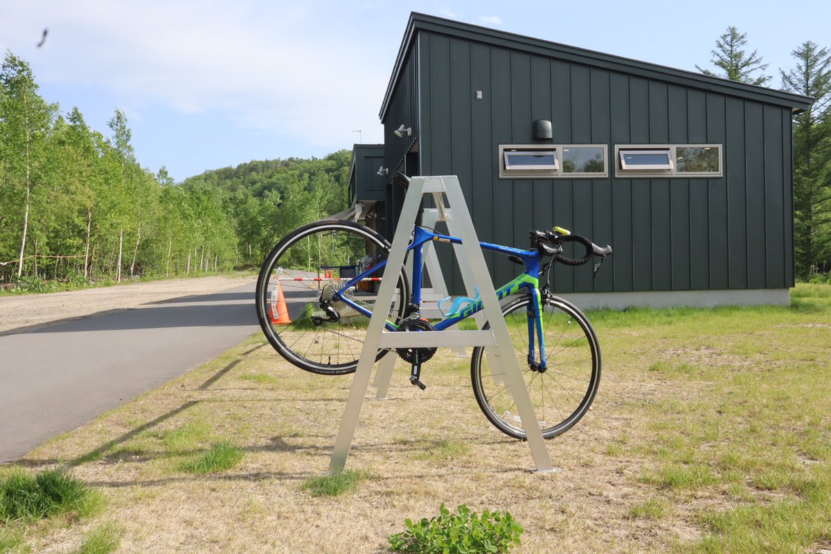 美瑛町観光協会 美瑛子 道の駅 びえい 白金ビルケ では 本日6 6よりレンタサイクル キャンピングカーサイトがオープン 楽ちん電動アシスト自転車やファットバイク クロスバイクにロードバイクで 青池まで15分ほど 新緑の中を走ってみませんか