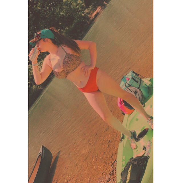 haleyy_roberts's tweet photo. hey, you know what they say.. beer never broke my heart babyyy😅 https://t.co/9mQyOanYVw