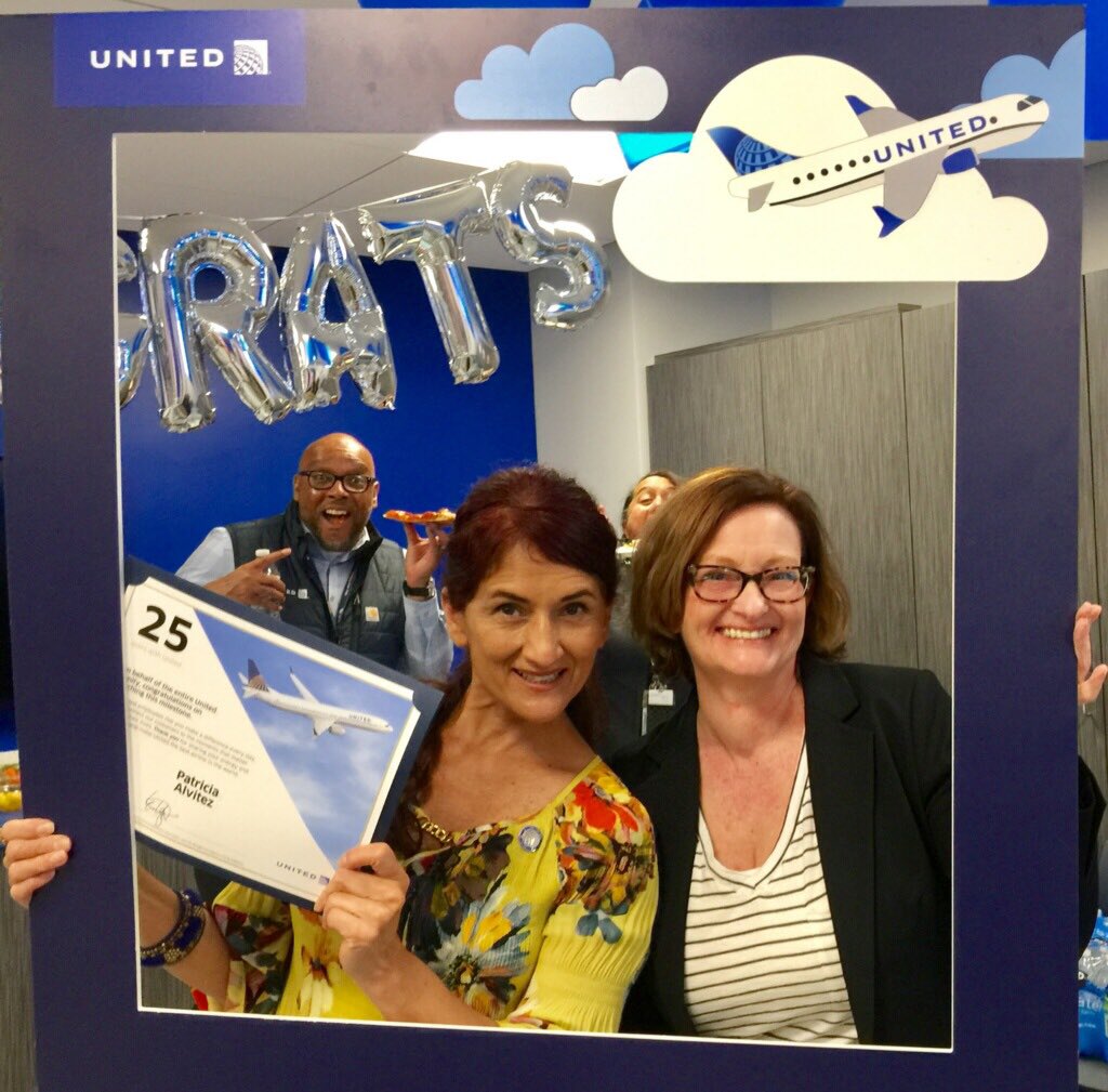 gokyo2016's tweet photo. THANK YOU 🙏🏼@EdwardLightle, @ClarissaAtUA and PDX friends for making me feel so special today regardless of what is happening in our world  🌎This milestone means a lot to me🥂2️⃣5️⃣GRACIAS 💕@weareunited #beingunited #StrongerTogether #25years @ccmccool1 #milestone https://t.co/4CKpQOYQ1N