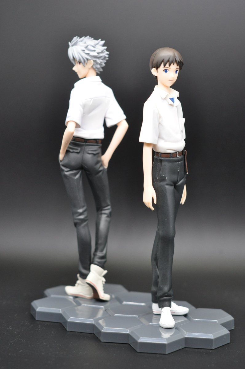 ユーズランド東浦店 今日は 碇シンジ 君の誕生日ですね おめでとうございます 折よく ヱヴァンゲリヲン新劇場版 Pm制服 フィギュア 碇シンジ 渚カヲル も入荷中なので ぜひ二人をお迎え下さい 台座の向きで並べ方を変えて楽しめますよ 碇