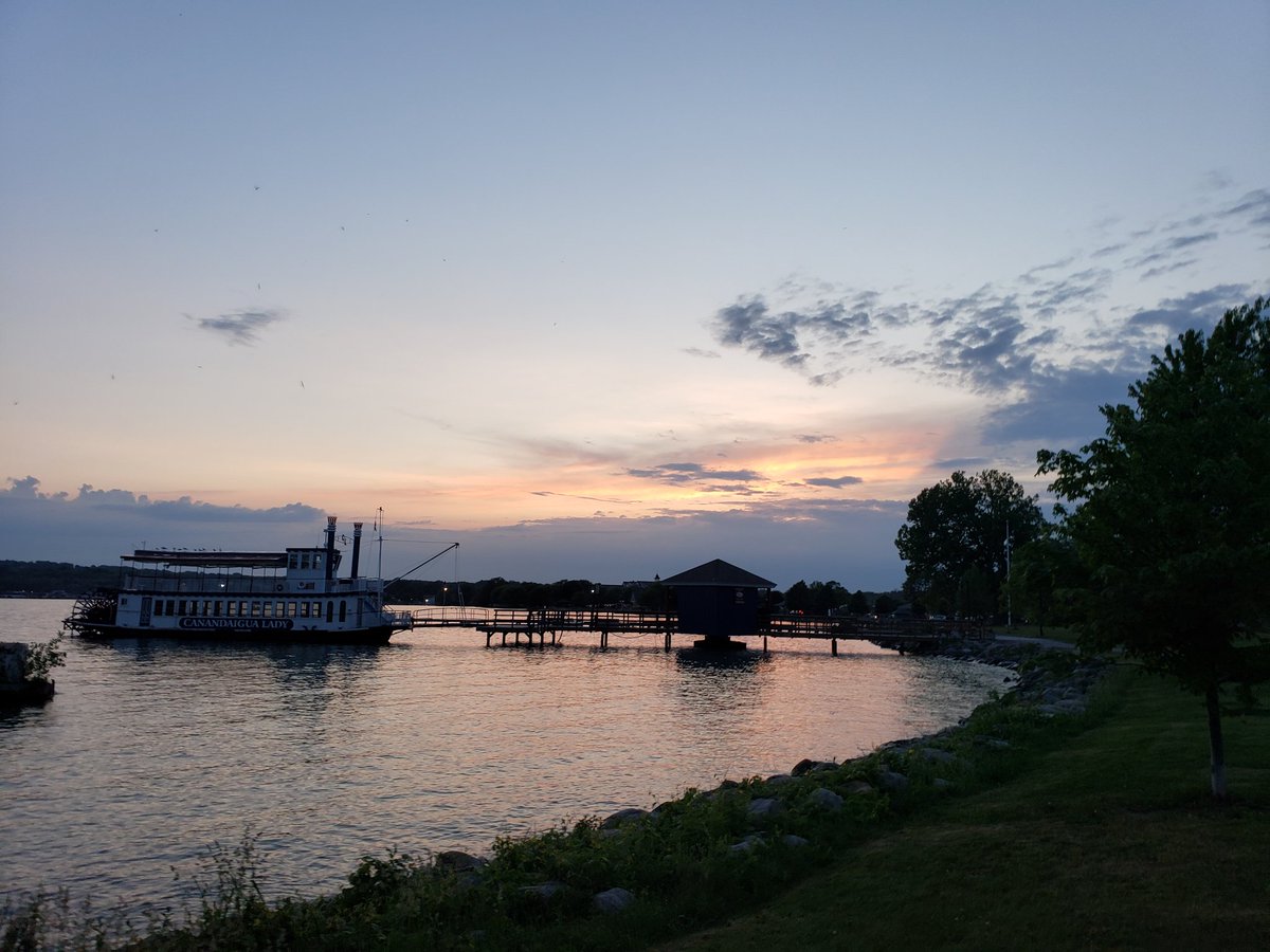 Eric_Morehouse's tweet photo. 5.55 miles on a beautiful evening here in @canandaigua 
#FingerLakes
Cruising along in my @AltraRunning
#Olympus3point5 jamming to @pandora on the best network in wireless, @TMobile 
#NERules
#BuffChester
#UNY https://t.co/apEW2Xkepe