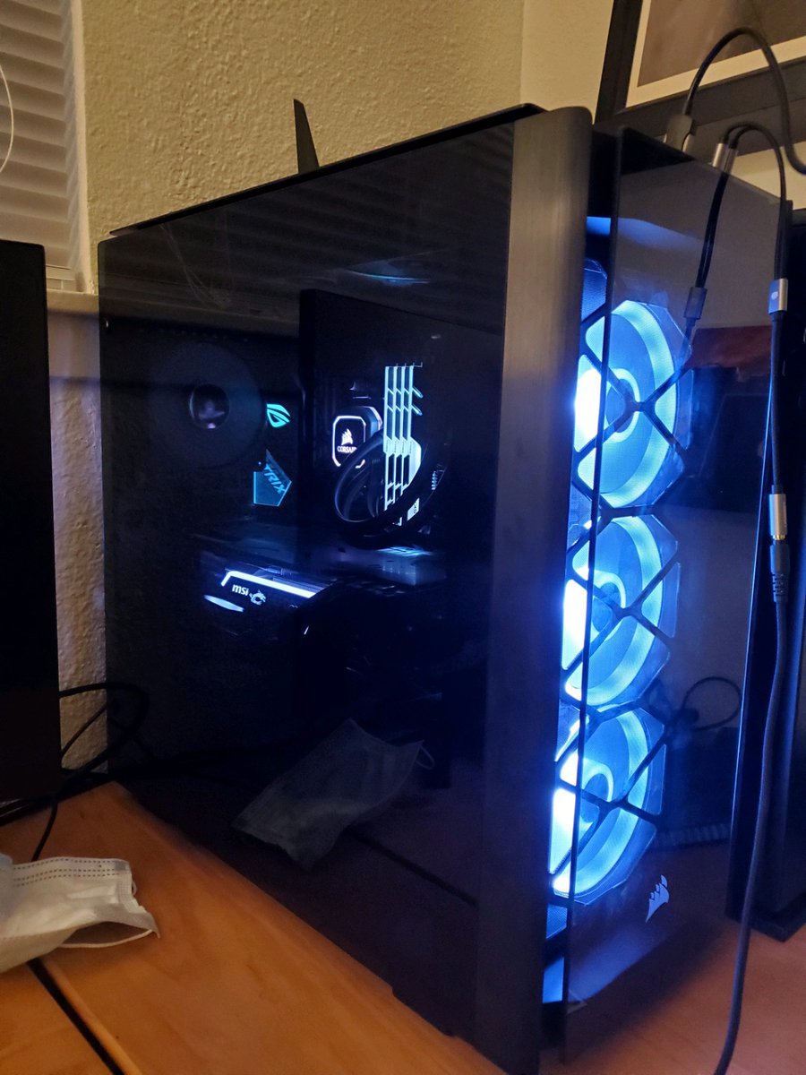 DrewAndries's tweet photo. @bitwitkyle Hey Kyle! Here's my first PC build. Still need to invest in some RGB fans for inside the case.

CPU - Ryzen 9 3900x
GPU - MSI 2080 TI Gaming X Trio
MOBO - ASUS Strix X570 E-Gaming
Ram - GSkill Trident Z Neo 64gb
AIO - Corsair H150i Pro
PSU - Corsair HX750i
Case - Obsidain 500d SE https://t.co/ZCy9lDPyzv