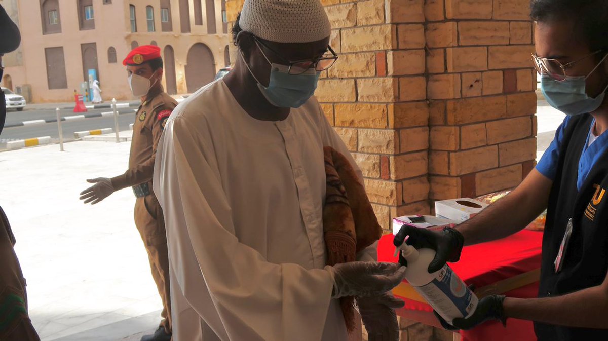 rana_zy's tweet photo. حملة تطوعية للمشاركة في تثقيف وارشاد المصليين وتنظيم دخولهم إلى المساجد
الشكر الجزيل لأبناء @TaifUniversity المتطوعين @GhdVolunteers و @A_Dose_of_Hope

https://t.co/0zfPLW0ssa https://t.co/Rim2TtXsZV
