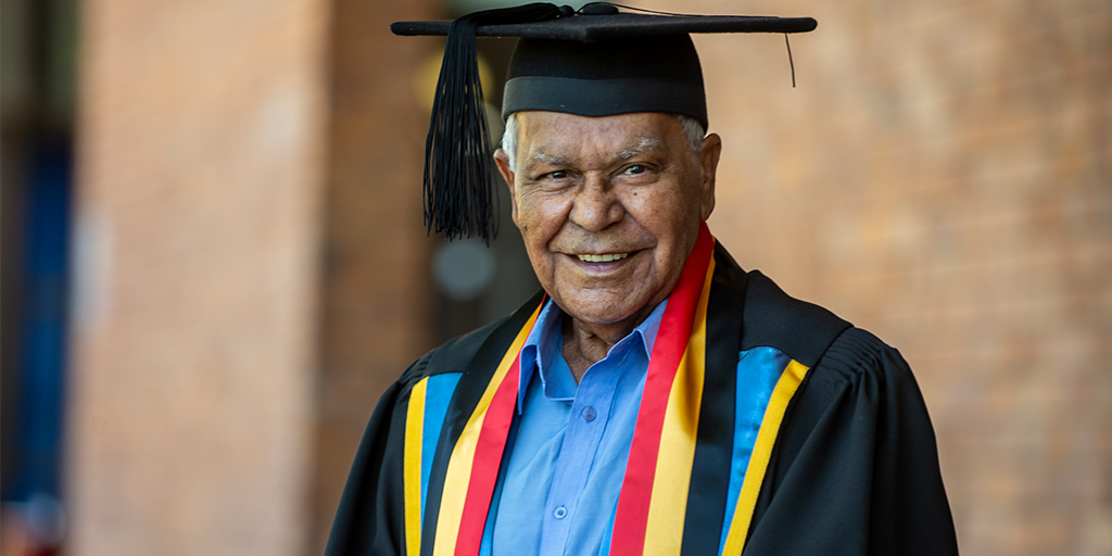 Uncle Darby McCarthy OAM has been named a #Queensland Great.

The legendary jockey who passed away a month ago was posthumously awarded the honour by Premier @AnnastaciaMP as part of #QueenslandDay celebrations yesterday.

No longer with us, but never forgotten.