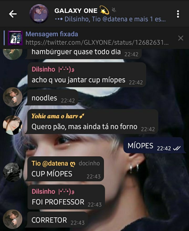 Boa noite, gente! Como tá sendo a noite de vocês? O jantar da galera no chat tá excelente. ~🐻