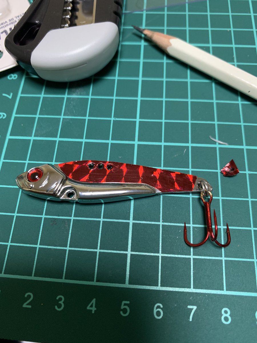 丸政水産 ダイソーバイブやっと見つけた んで色々いじってみましたw これで釣れたらテンション上がりまくるw ダイソー メタルバイブ 鉄板バイブ カスタムルアー