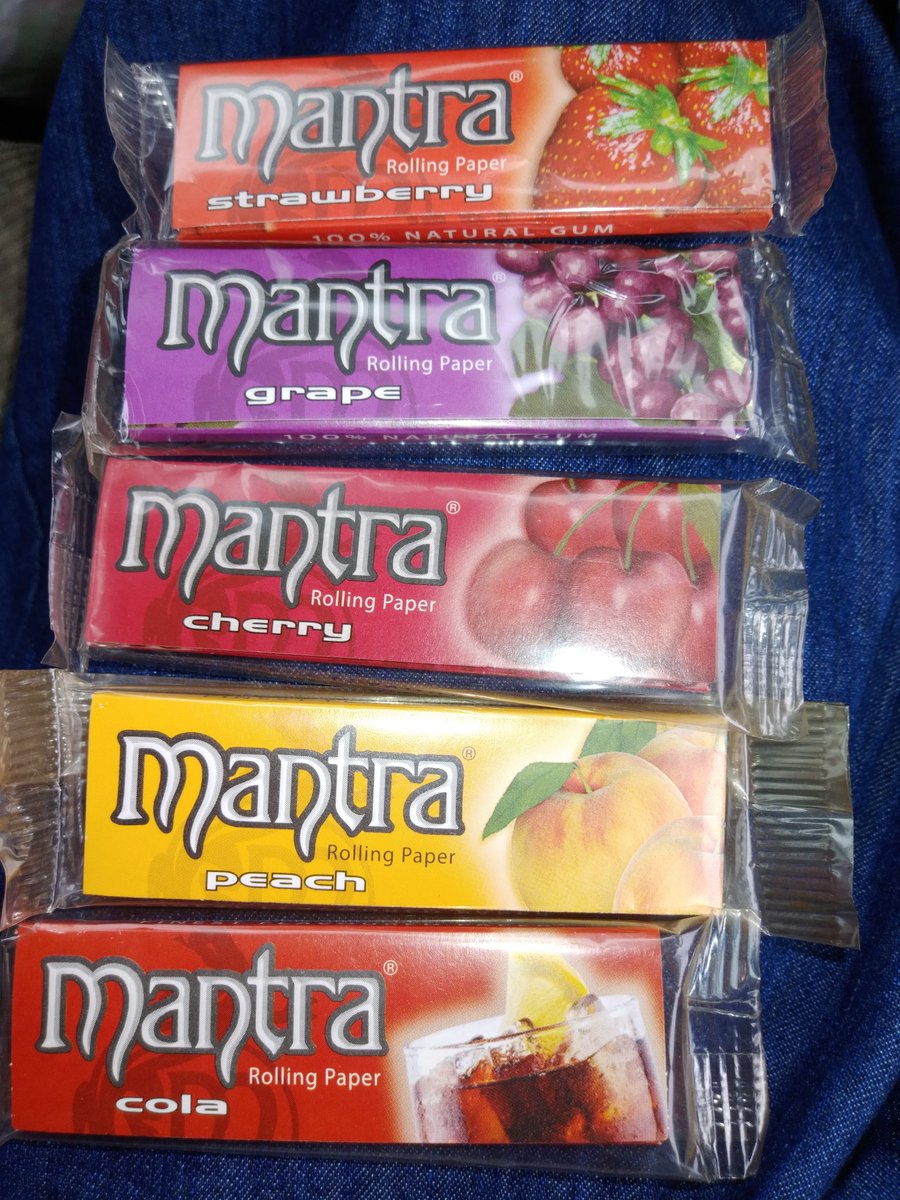 ひとみん ヨッシー 大野城まで来ましたwww まちの小さなタバコ屋さん O だって通販いつくるかわからないし W ジグザグのローラー マントラのローリングペーパー 売り切れのお店多いレッドブルのブルーベリーミント