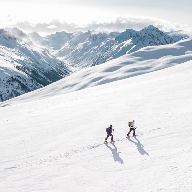 Если в горах, да и в любом другом незнакомом месте сойти с тропы, то риски такой прогулки значительно повышаются. В принципе, будущее в большой степени похоже на прогулку по нехоженым тропам. Для избежания прямых и…

📸 instagram.com/p/CBFcCublW5x/ via tweet.photo