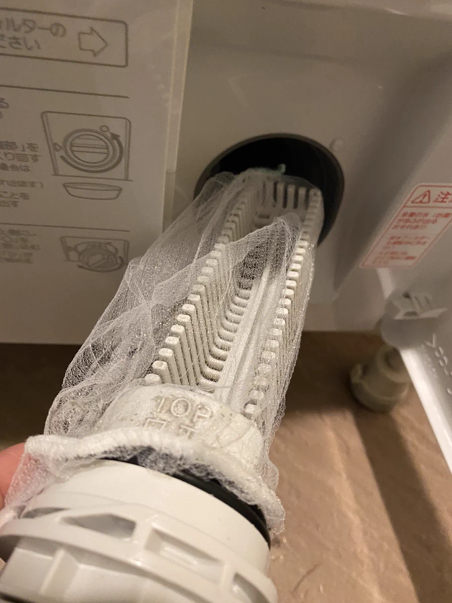 ドラム式洗濯機の排水フィルターの掃除に！キッチンの水切りネットが優秀ｗｗ