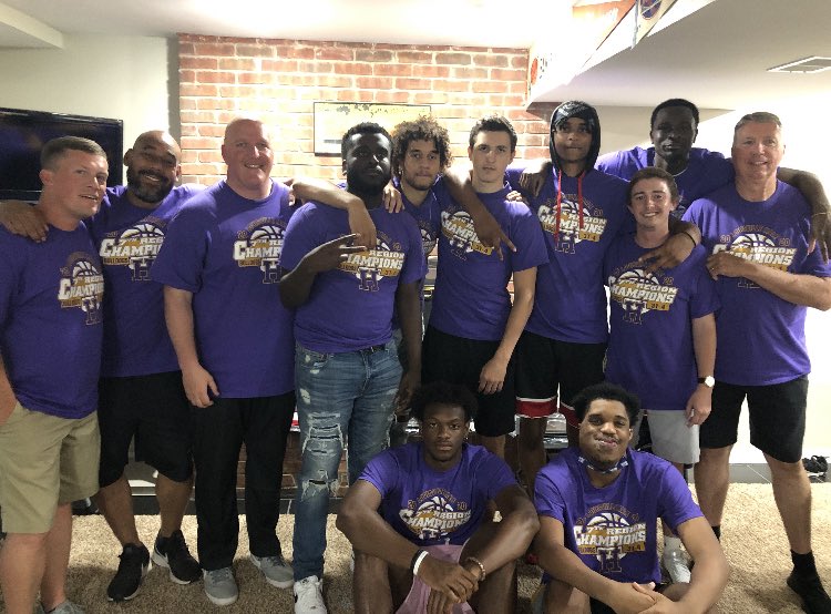 MrCathey21's tweet photo. Love every single one of our guys. This was a special season. The 2020 Bulldog Basketball Team exceeded expectations! Won the biggest post-season βBowl Gameβ and final AP #1 ππ
A true Brotherhood and Family. Champions. #ForTheH #MarchTo2020 #Legacy #WeAreTheCulture #LaFamilia https://t.co/YjtcTYbQwa