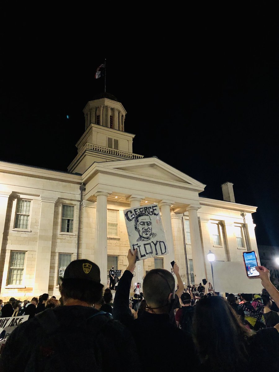VanessaMiller12's tweet photo. #iowacityprotest https://t.co/WsdJPbwE9j