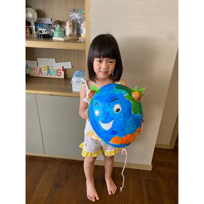 SHBriverside's tweet photo. The 5th June was world environment day and so, EY2 created their own planet by using the paper mache technique over a balloon.
 
EY2 decorated their balloons to either create a planet from our solar system or create their own planet.
 
#SHBDistanceLearning https://t.co/0s4hGDye9l