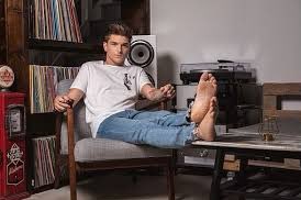 "The way to get started is to quit talking and begin doing." - ... https://t.co/7zYdBRyomk<a href="/tag/flatmates"class="tags"><span>#flatmates</span></a>