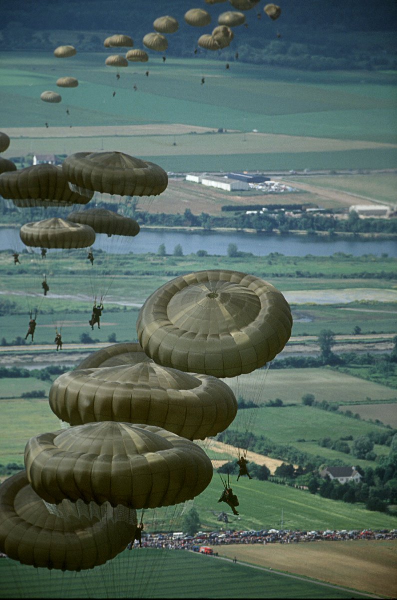 NotesFASMil's tweet photo. We sit on the shoulders of giants
(50th anniversary drop) #Normandy 
#DDay #DDay2020 
@TheParachuteReg https://t.co/aDxQS5UbKb