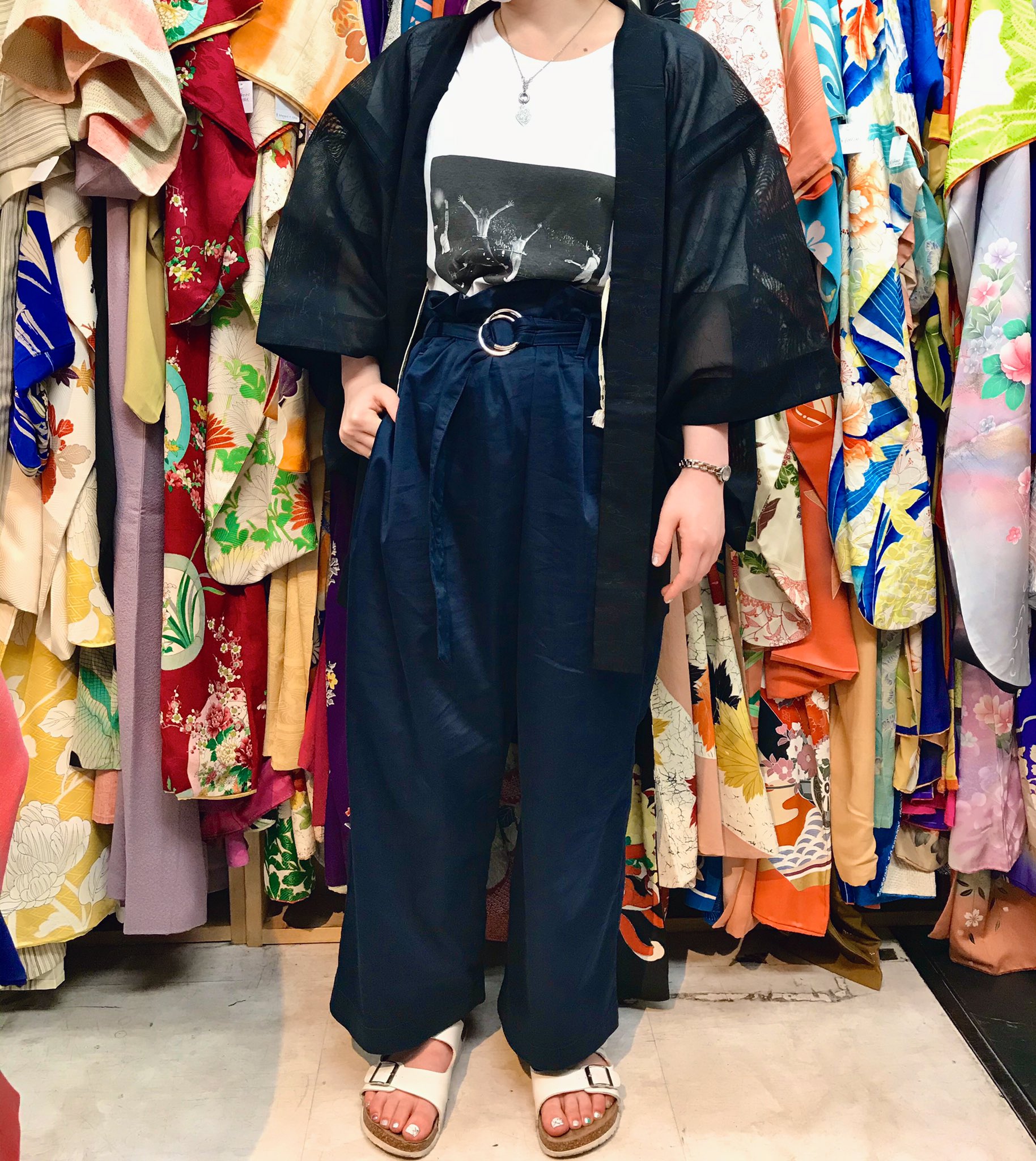 توییتر 灯心庵 Toshinan در توییتر メンズ羽織りを私服として 黒地に白のトップスを助けさせてレイヤードを楽しんでみては如何がでしょうか 着物コーデ 着物コーディネート 羽織 羽織り 和服 私服 和服 コーデ アンティーク 京都 新京極 灯心庵