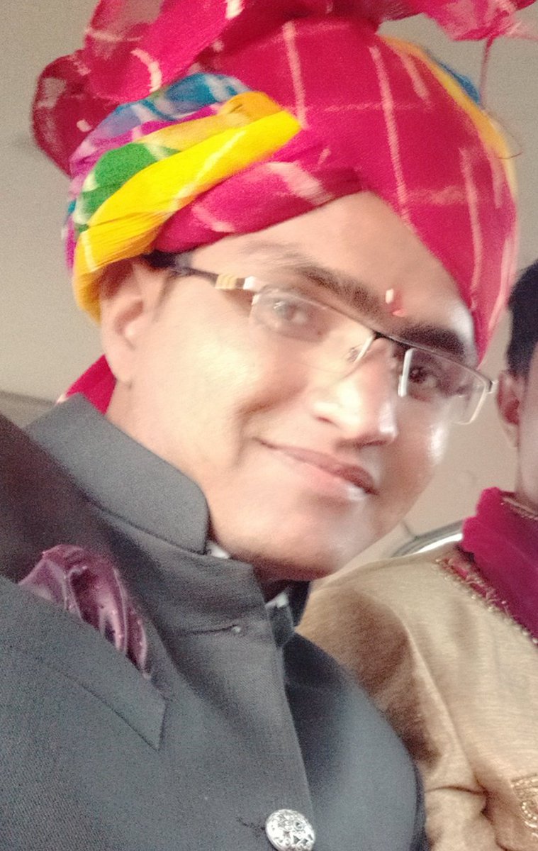 Ramavatarshe's tweet photo. #safawithtwitter
हमारा राजस्थान रंग बिरंगी वेशभूषाओं, त्यौहारों, मीठी बोलियों के लिए विख्यात है।
#A_symbol_of_honour_respect_always
साफा/पगड़ी राजस्थान की आन-बान-शान है। 

#Pagdi #twittersafa
#Rajasthani_pagdi #safa #ramavatarsheshma #चन्द्रसुत #chandrasut #रामावतार_शेषमा https://t.co/myNBL4OoUE