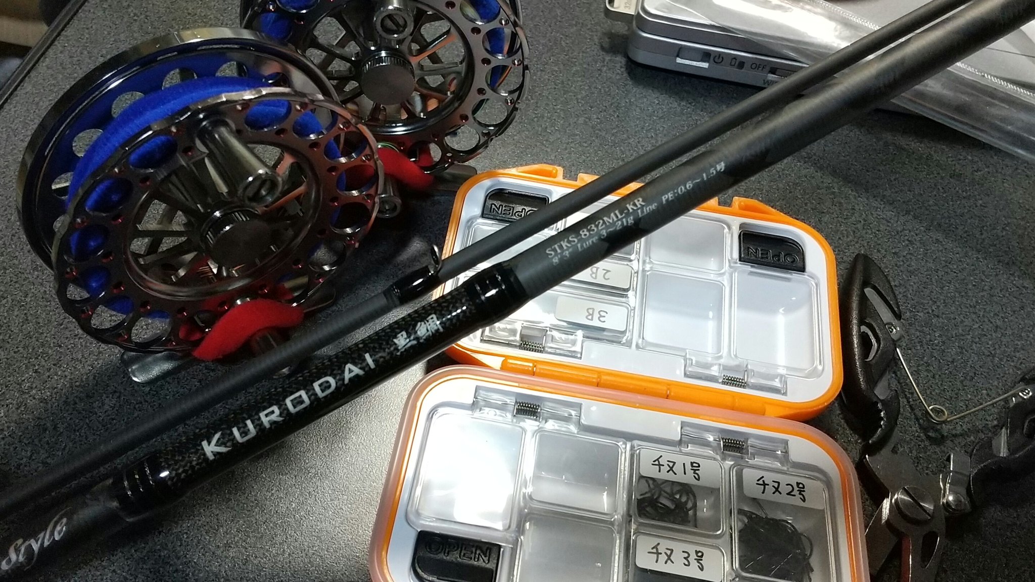 カズ ン 近々やる予定があるので久々に釣り道具を手入れしました タイコリールもメンテナンス 竿はヘチ釣り用ではないですが ルアー用のabu Garciaのソルティースタイル黒鯛で代用してます 仕掛けをいっぱい作っとこう T Co 4m5wyxlqkd