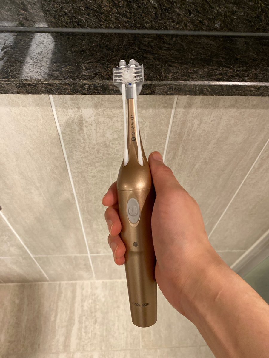 bestofbyunbaek's tweet image. baekhyun shared photos of his shampoo, soap, toothbrush on star chatting event 😂