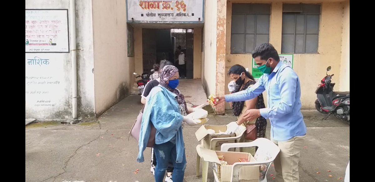 UNICEFIndia's tweet image. People from Nagaland stranded in Nashik due to #COVID19 have set off safely from Maharashtra with #UNICEF @OfficialYUVA support.

#JeevanRath provided dry food, water, energy drinks and ORS to ensure travelers are hydrated before and during the long journey.

Thank you all!