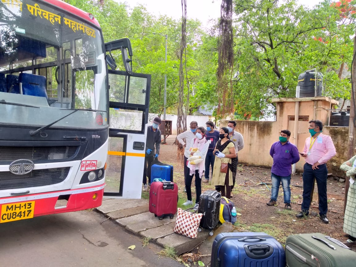 UNICEFIndia's tweet image. People from Nagaland stranded in Nashik due to #COVID19 have set off safely from Maharashtra with #UNICEF @OfficialYUVA support.

#JeevanRath provided dry food, water, energy drinks and ORS to ensure travelers are hydrated before and during the long journey.

Thank you all!