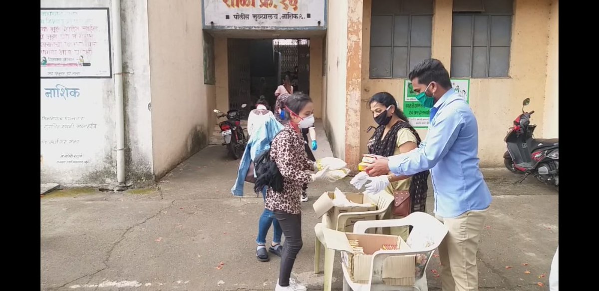 UNICEFIndia's tweet image. People from Nagaland stranded in Nashik due to #COVID19 have set off safely from Maharashtra with #UNICEF @OfficialYUVA support.

#JeevanRath provided dry food, water, energy drinks and ORS to ensure travelers are hydrated before and during the long journey.

Thank you all!