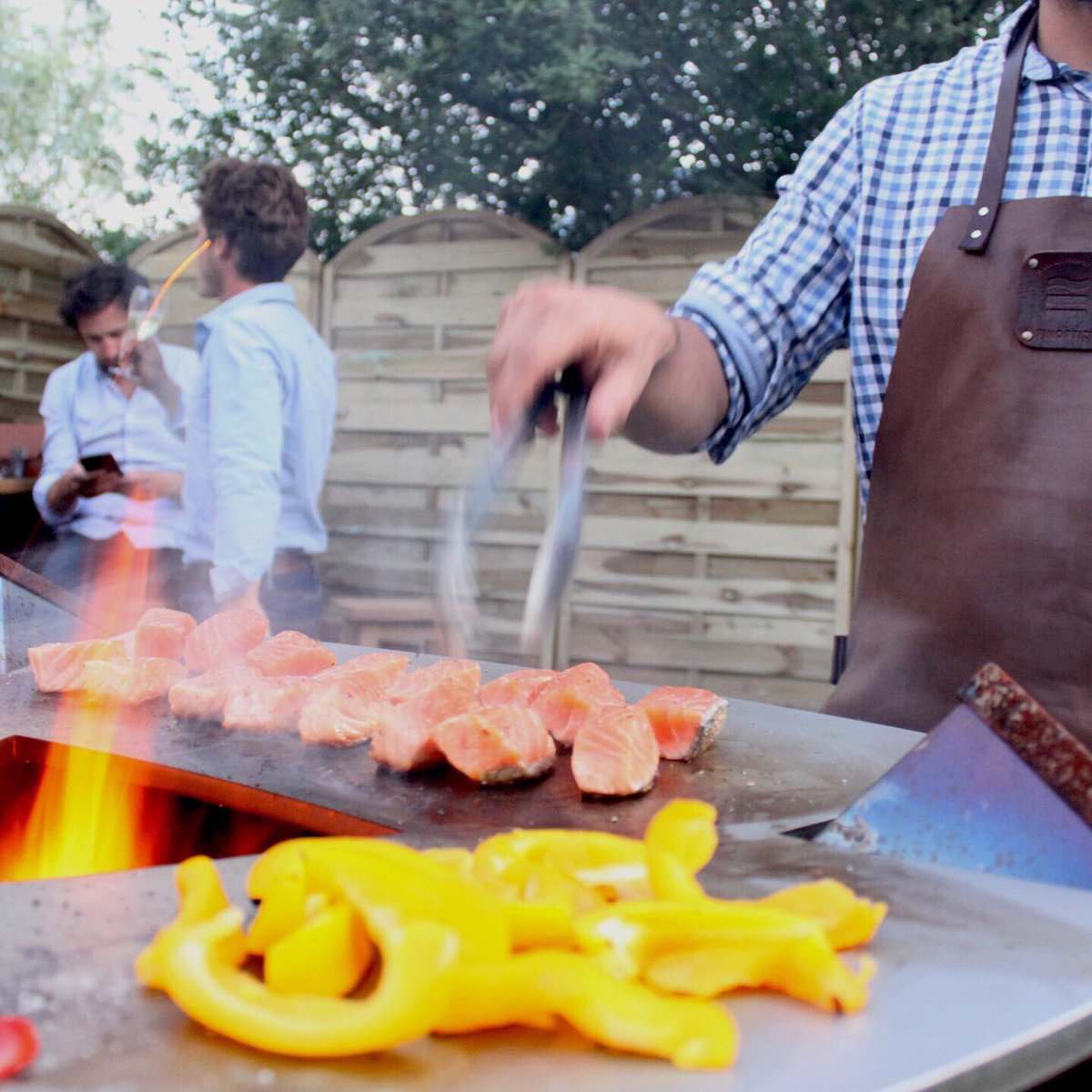 Finoptim's tweet image. Une plancha entre amis, convivialité et partage. Bon week-end à tous. #plancha #friends #cotedeboeuf #design #corten #jardin #garden #cooking #healthyfood #planchaorigine #terrasse #restaurant #chef #easycooking #cuisinefacile #outdoor #hotel  @ Grenoble, France