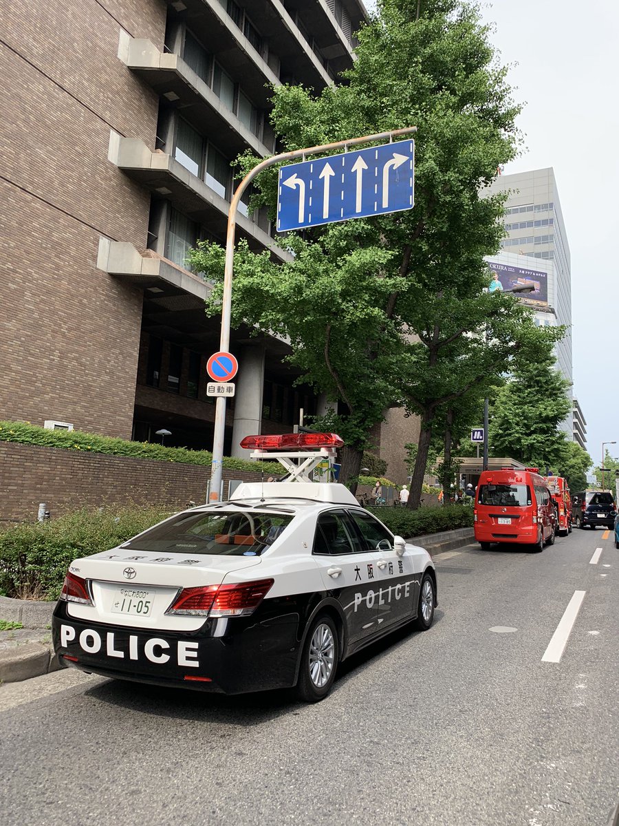 K Shigematsu 大阪メトロ 谷町四丁目駅で何かあったんかな 消防車 救急車 パトカー チャリのお巡りさん複数来てる なう