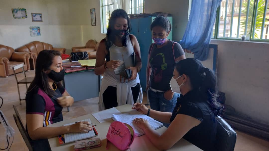 Defensoría Educativa, municipio Córdoba en atención de casos en la E.B.A Don Timoteo Chacón <a href="/_LaAvanzadora/">Yelitze Santaella</a> @mppeducacion <a href="/cn_educ/">CNDefensorías Educativas MPPE</a> <a href="/FreddyBernal/">Freddy Bernal</a> <a href="/Juntosxtachira1/">Juntos por Táchira</a>   <a href="/charlyrojas/">charly rojas</a>  @ZonaEducTachira <a href="/COMUNIDADESED15/">DIV. COMUNIDADES EDUCATIVAS TÁCHIRA</a>    @spetachira  <a href="/Codennat/">codennat</a>  <a href="/annydednna/">Dednna Táchira</a> #BernalGobernador
