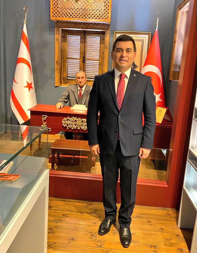 Merhum Başbuğ Alparslan Türkeş'i bu kez çok özel bir mekanda andık. Onun dünyaya gözlerini açtığı evdeyiz. Lefkoşa burası..