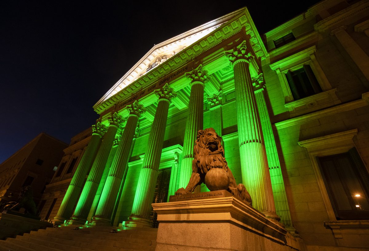 España, de verde en reconocimiento a la profesión farmacéutica bit.ly/3CH4pP0