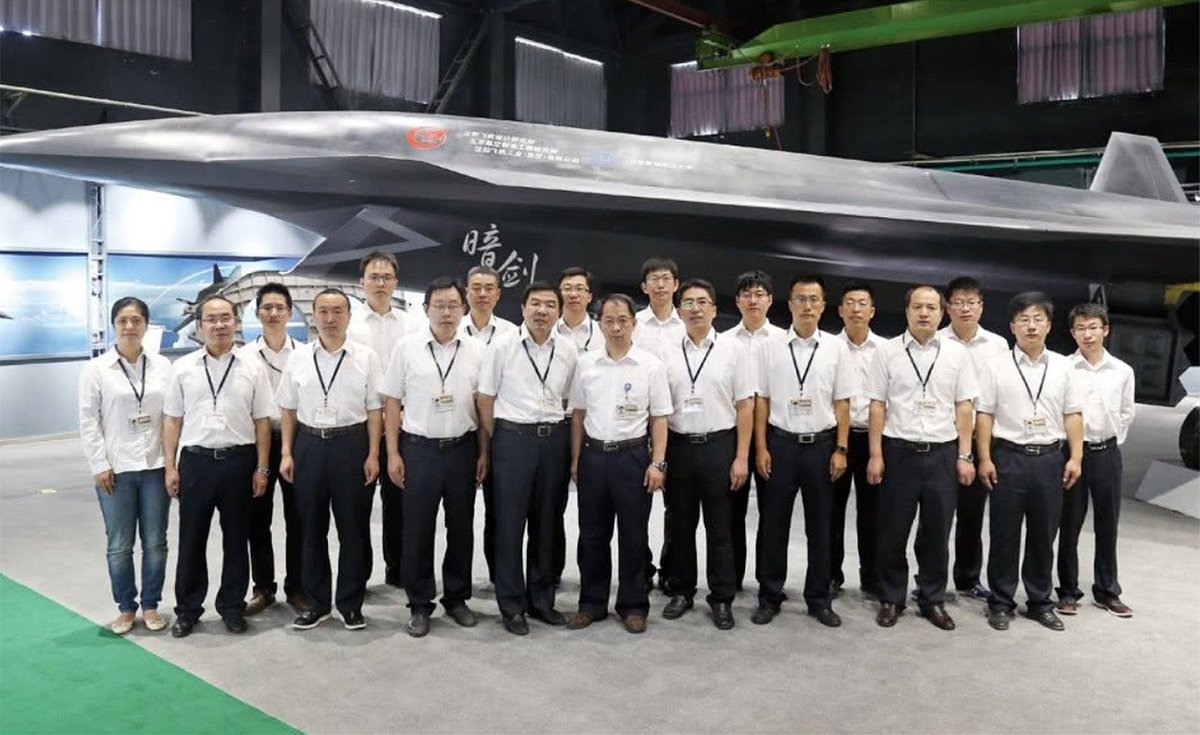 PLAHenkenBot2's tweet image. 暗剣無人戦闘機
2006年に発表されてからちょくちょく情報が出たり出なかったりを未だにやり続けている謎の無人機。イカみたいな見た目してんな。無人戦闘機として何をやろうとしているかは謎が多いところもあるけどJ-20と連携して戦うとかって予想もある。