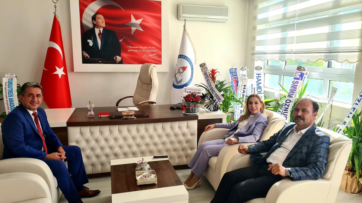 Geçtiğimiz günlerde Menteşe İlçe Milli Eğitim Müdürü olarak göreve başlayan İdris Kömürcü Müdürümüzü İlçe Başkanımız Eray Çiçek ile ziyaret ederek hayırlı olsun dileklerimizi ilettik.

Ziyaretimizde yeni eğitim-öğretim döneminde Menteşe İlçemizde yapılan çalışmaları konuştuk.